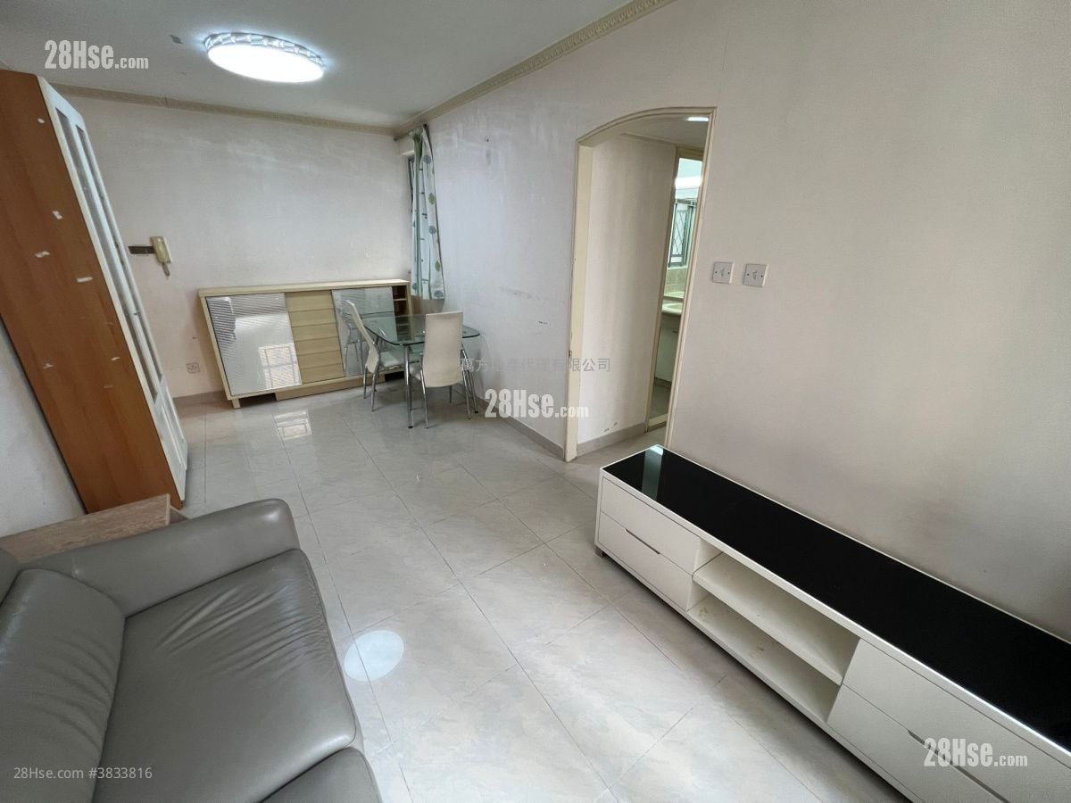 Yu Chui Court Sell 3 Bedrooms , 2 Bathrooms 663 ft²