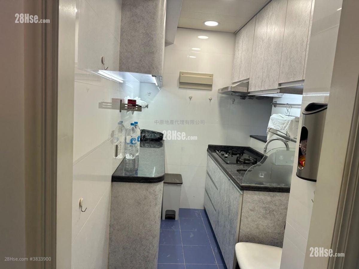 Waterside Plaza Rental 3 Bedrooms , 1 Bathroom 537 ft²