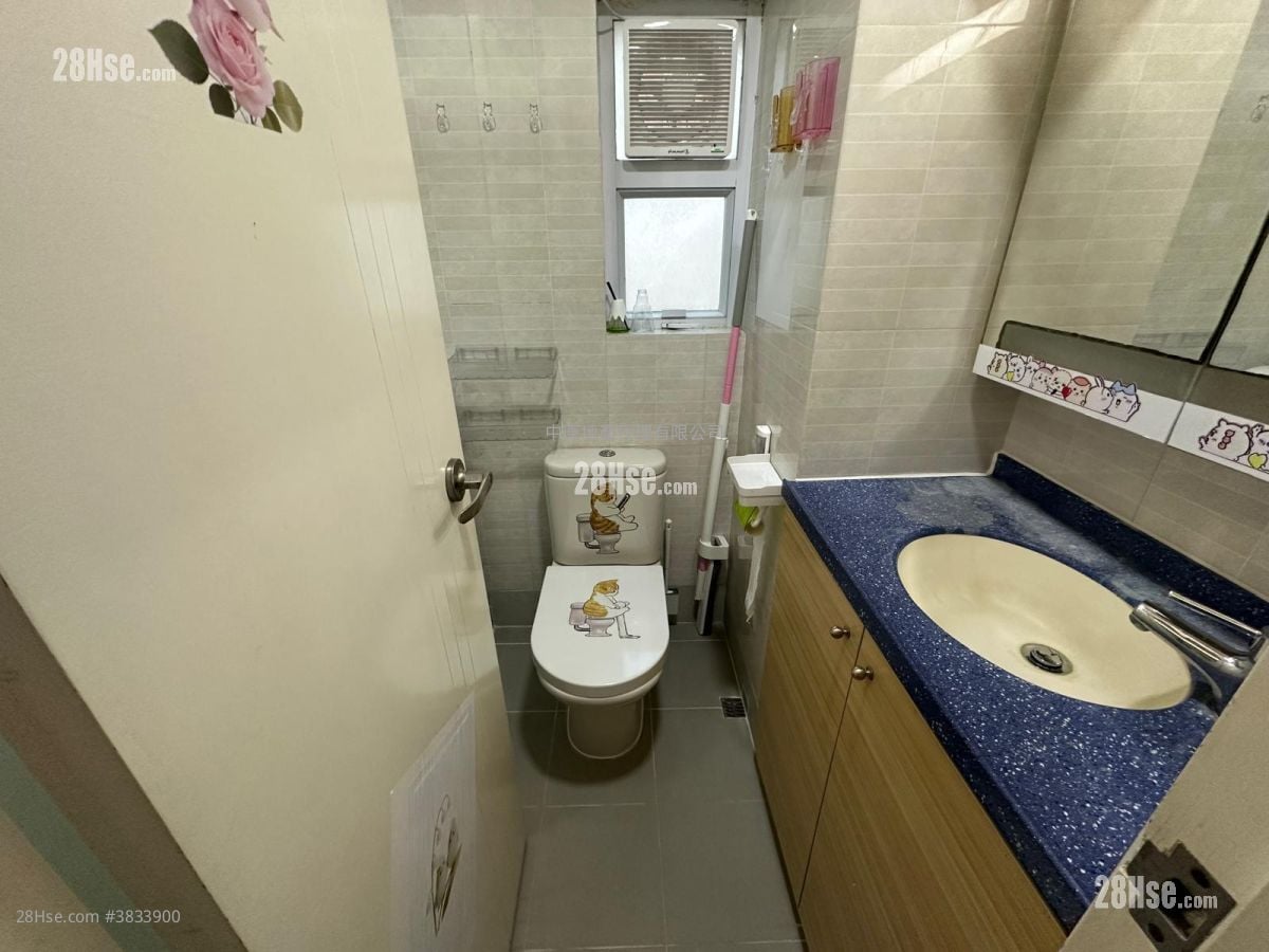 Waterside Plaza Rental 3 Bedrooms , 1 Bathroom 537 ft²