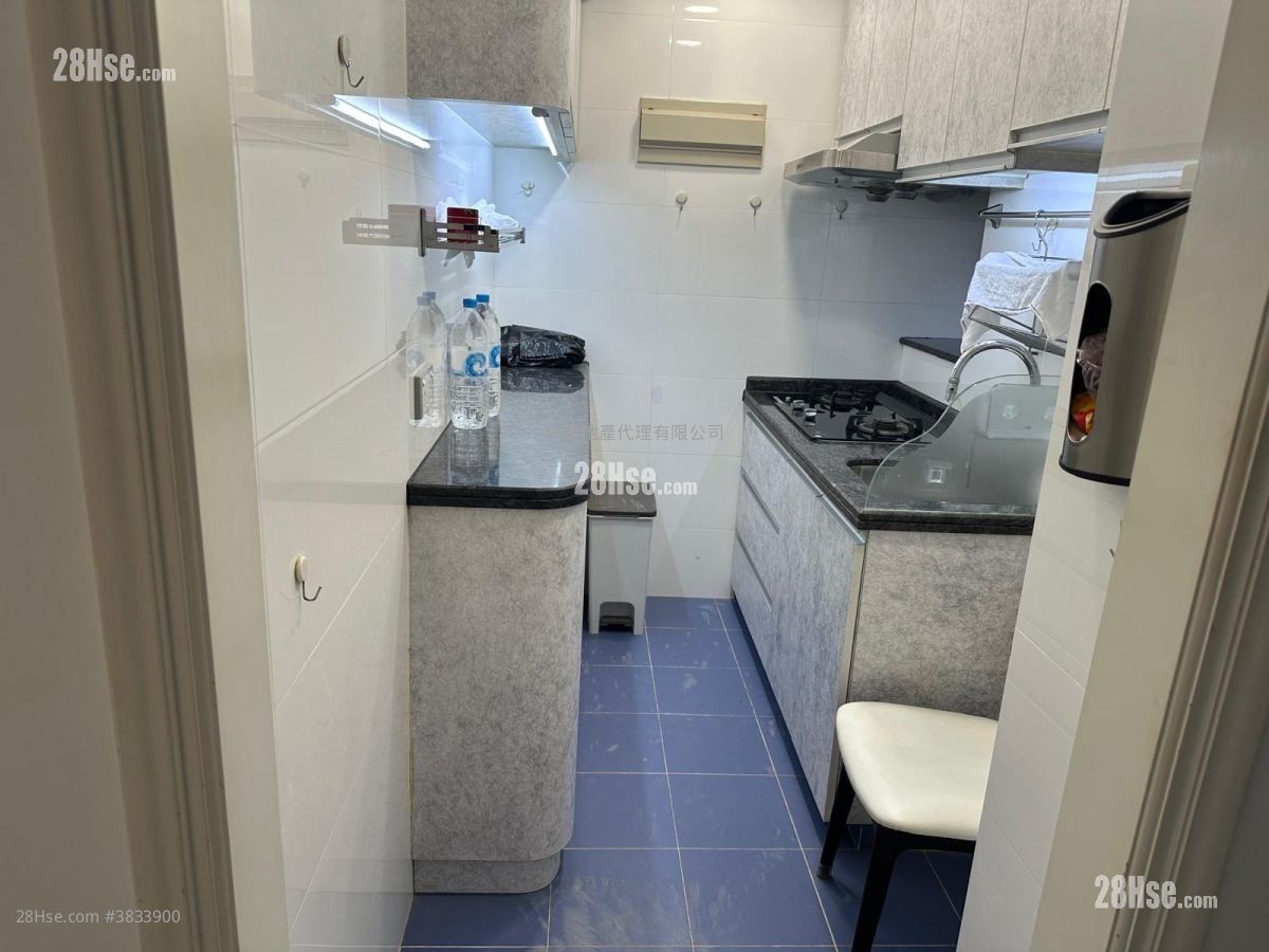 Waterside Plaza Rental 3 Bedrooms , 1 Bathroom 537 ft²