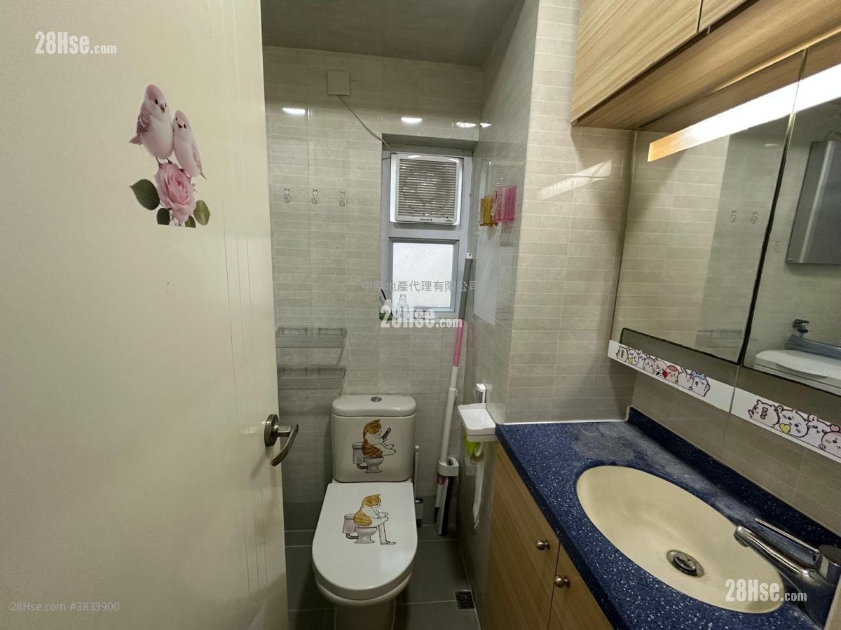 Waterside Plaza Rental 3 Bedrooms , 1 Bathroom 537 ft²