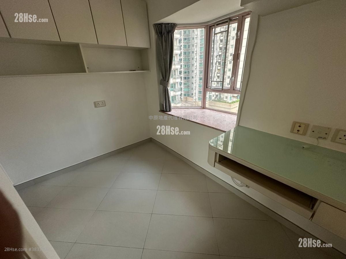 Waterside Plaza Rental 3 Bedrooms , 1 Bathroom 537 ft²