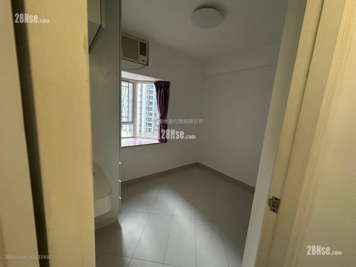 Waterside Plaza Rental 3 Bedrooms , 1 Bathroom 537 ft²