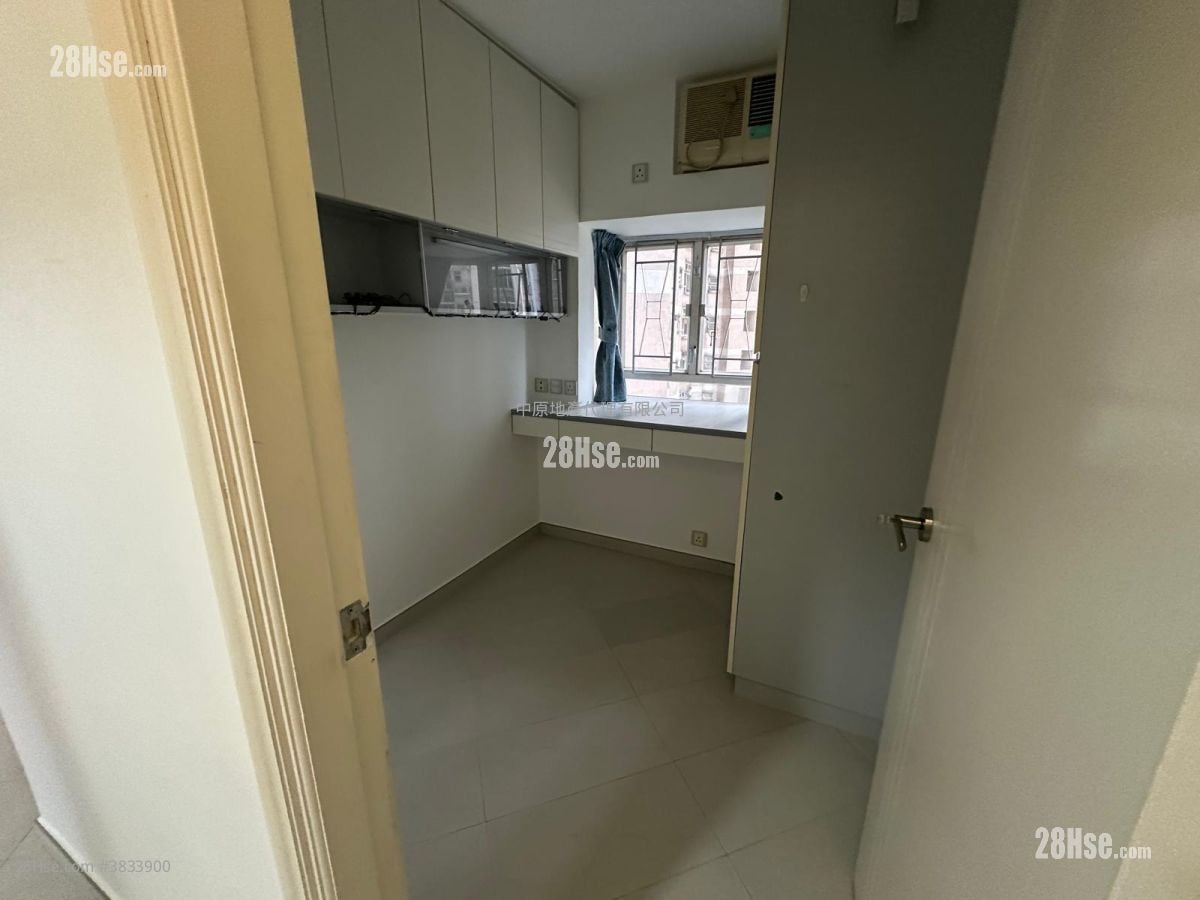 Waterside Plaza Rental 3 Bedrooms , 1 Bathroom 537 ft²