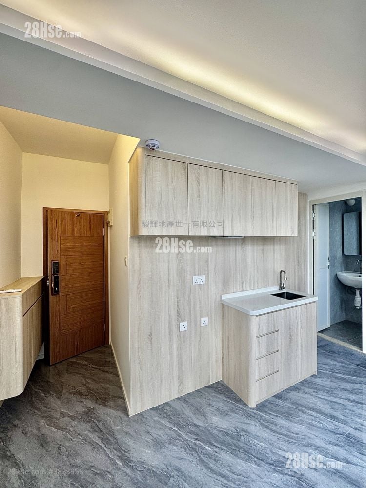 Yu Hing Building Rental Studio , 1 Bathroom 140 ft²