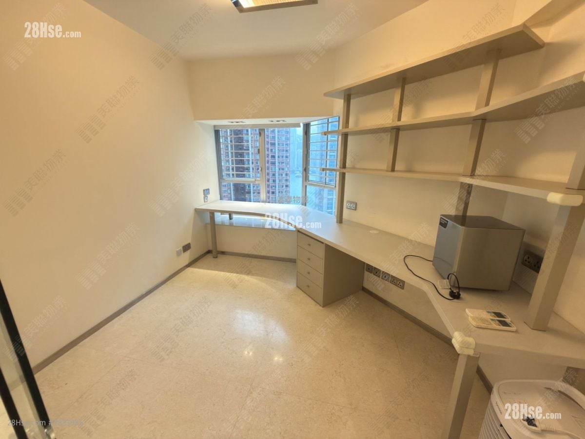 bedroom 1: The Waterfront Rental 2 Bedrooms , 3 Bathrooms 939 ft²