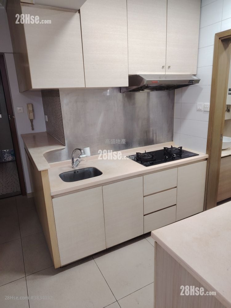 Happy Centre Rental 3 Bedrooms , 1 Bathroom 495 ft²