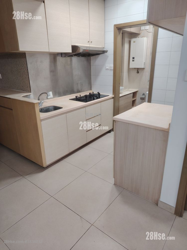 Happy Centre Rental 3 Bedrooms , 1 Bathroom 495 ft²