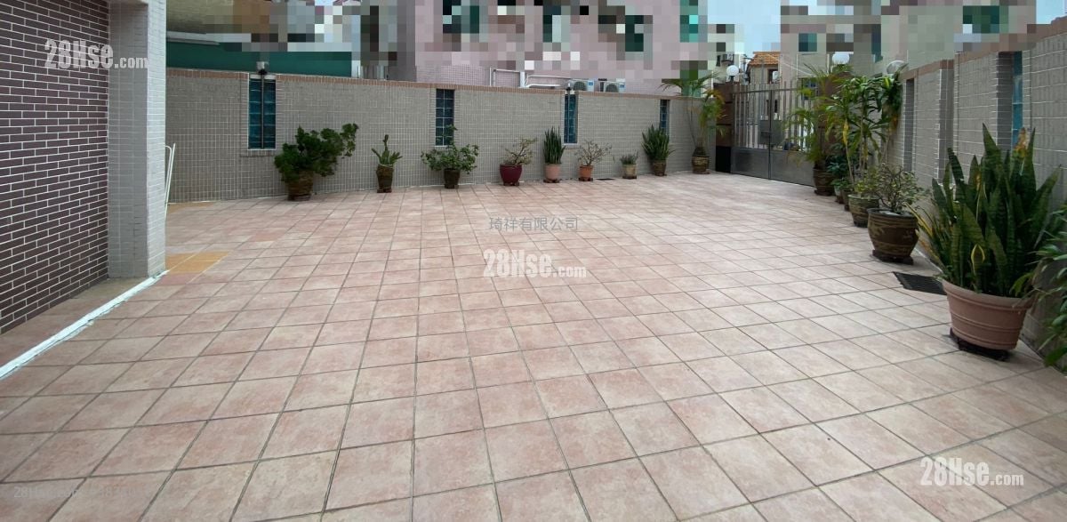 Village Sell 700 ft²