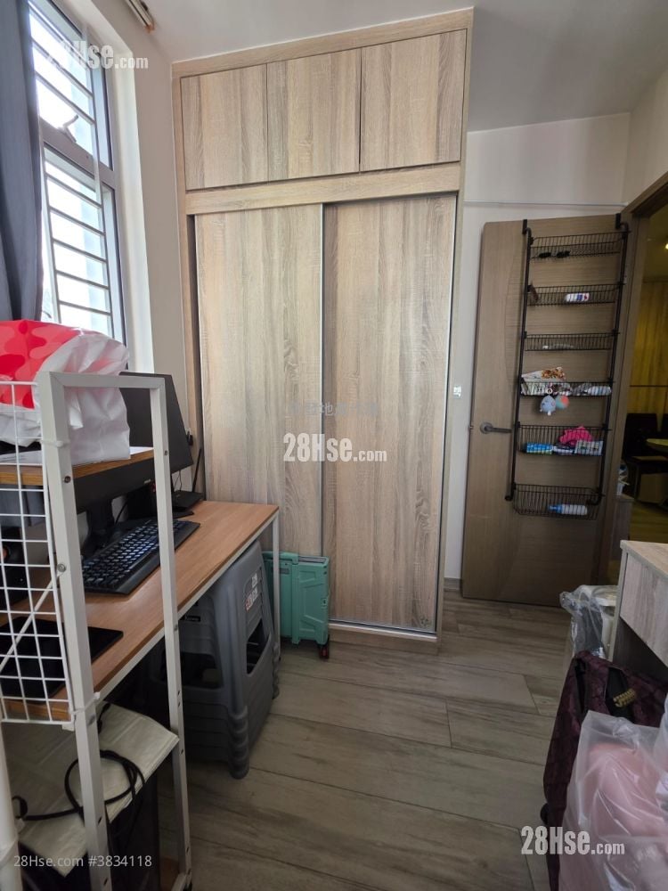Lai Tsui Court Sell 2 Bedrooms , 1 Bathroom 386 ft²