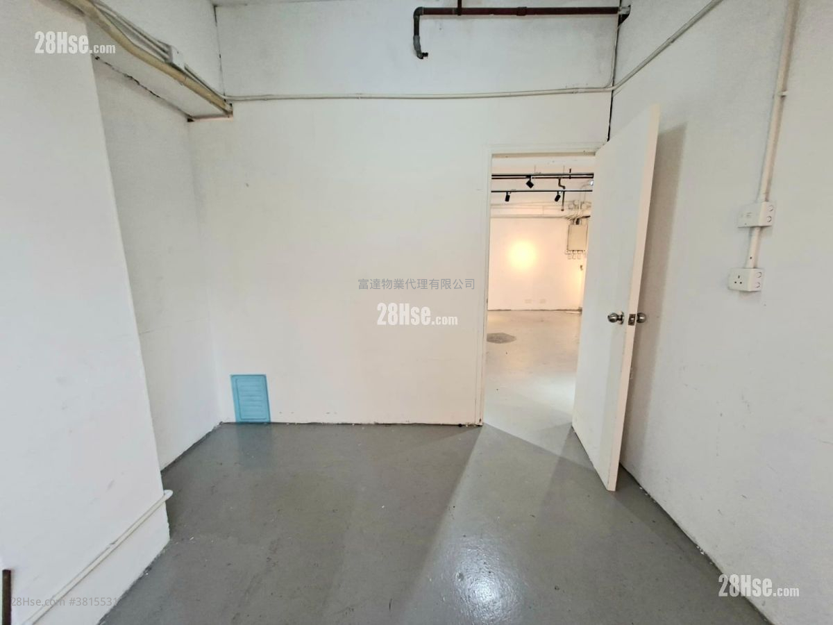 观塘工业中心 租盘 820 平方尺