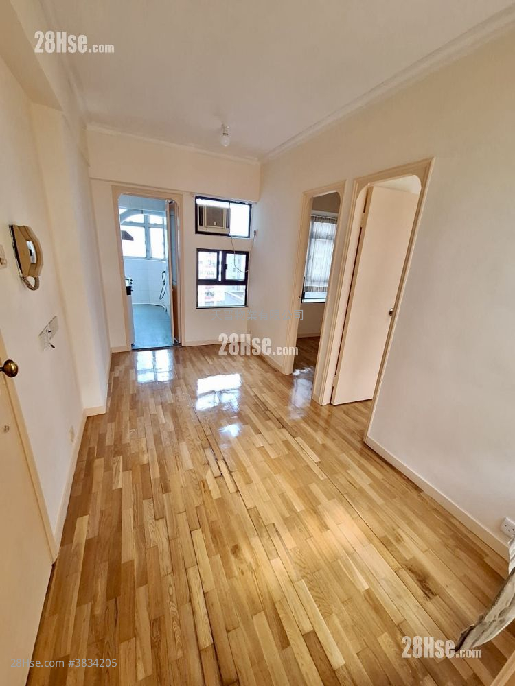 Golden Court Sell 2 Bedrooms , 1 Bathroom 274 ft²