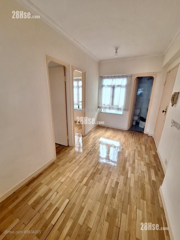 Golden Court Sell 2 Bedrooms , 1 Bathroom 274 ft²
