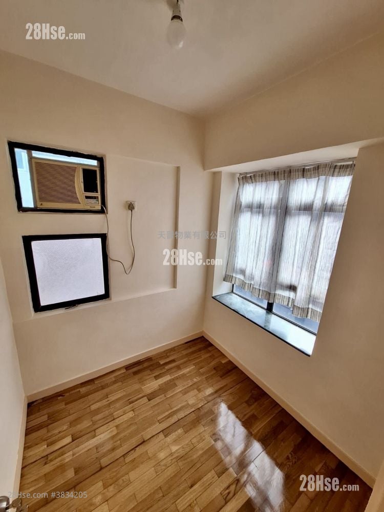 Golden Court Sell 2 Bedrooms , 1 Bathroom 274 ft²