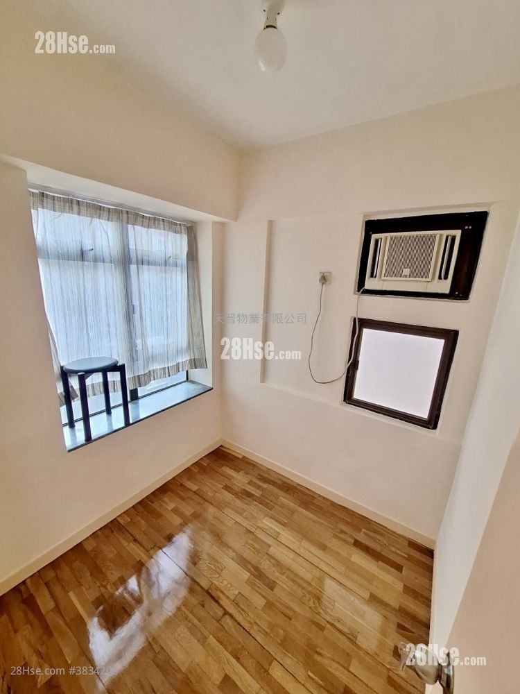 Golden Court Sell 2 Bedrooms , 1 Bathroom 274 ft²