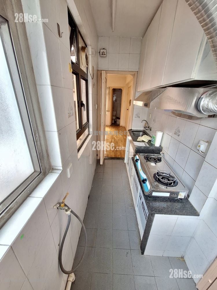Golden Court Sell 2 Bedrooms , 1 Bathroom 274 ft²
