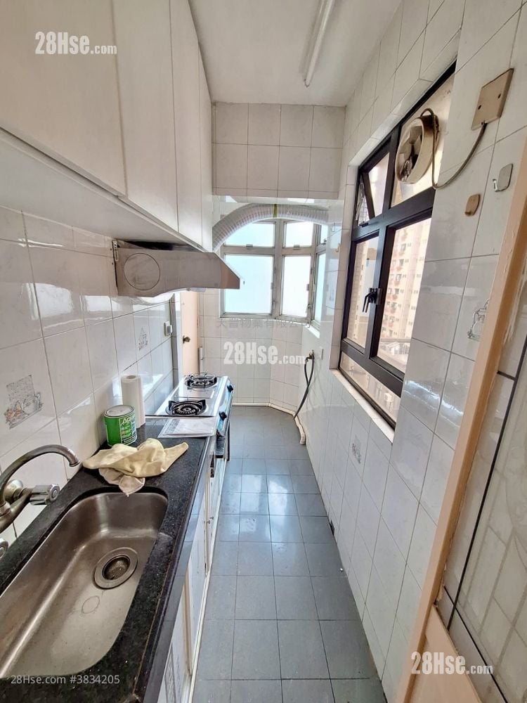 Golden Court Sell 2 Bedrooms , 1 Bathroom 274 ft²