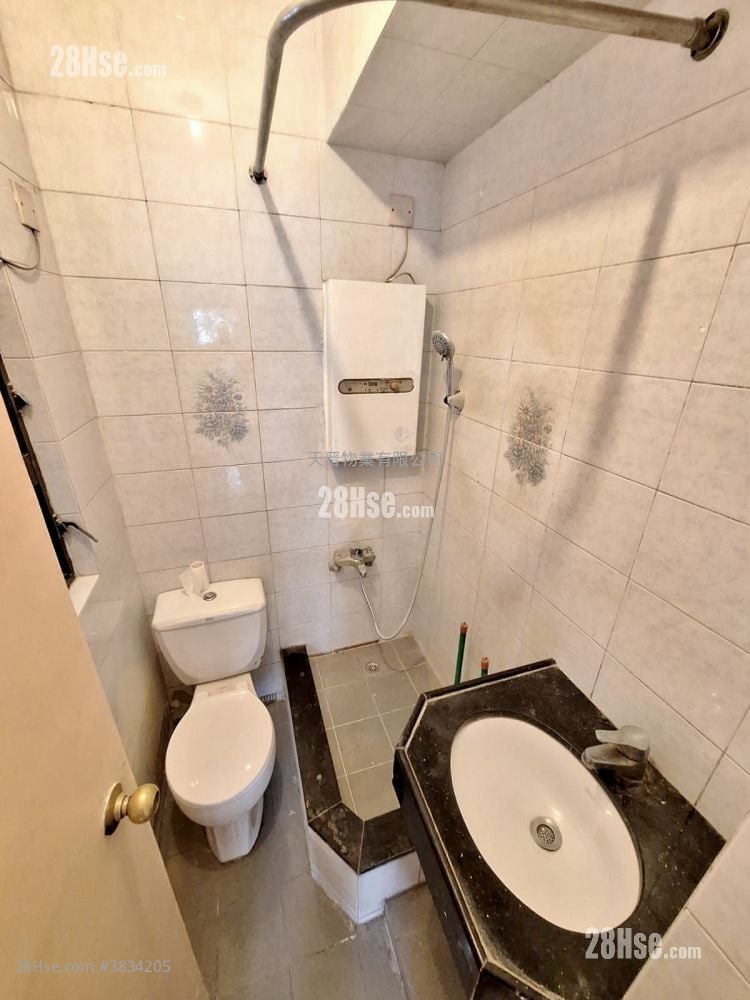 Golden Court Sell 2 Bedrooms , 1 Bathroom 274 ft²