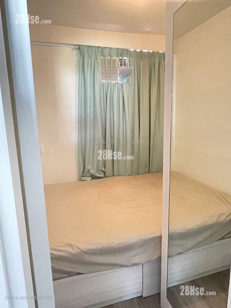 Houston Court Rental 240 ft²