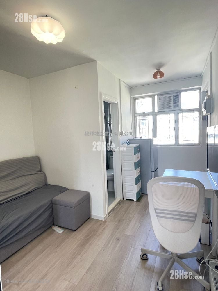 Houston Court Rental 240 ft²