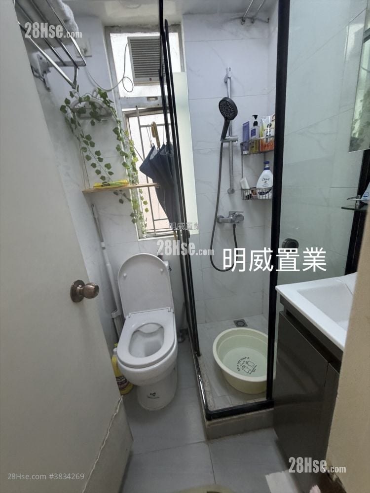 Hung Kwong Building Sell 2 Bedrooms , 1 Bathroom 412 ft²