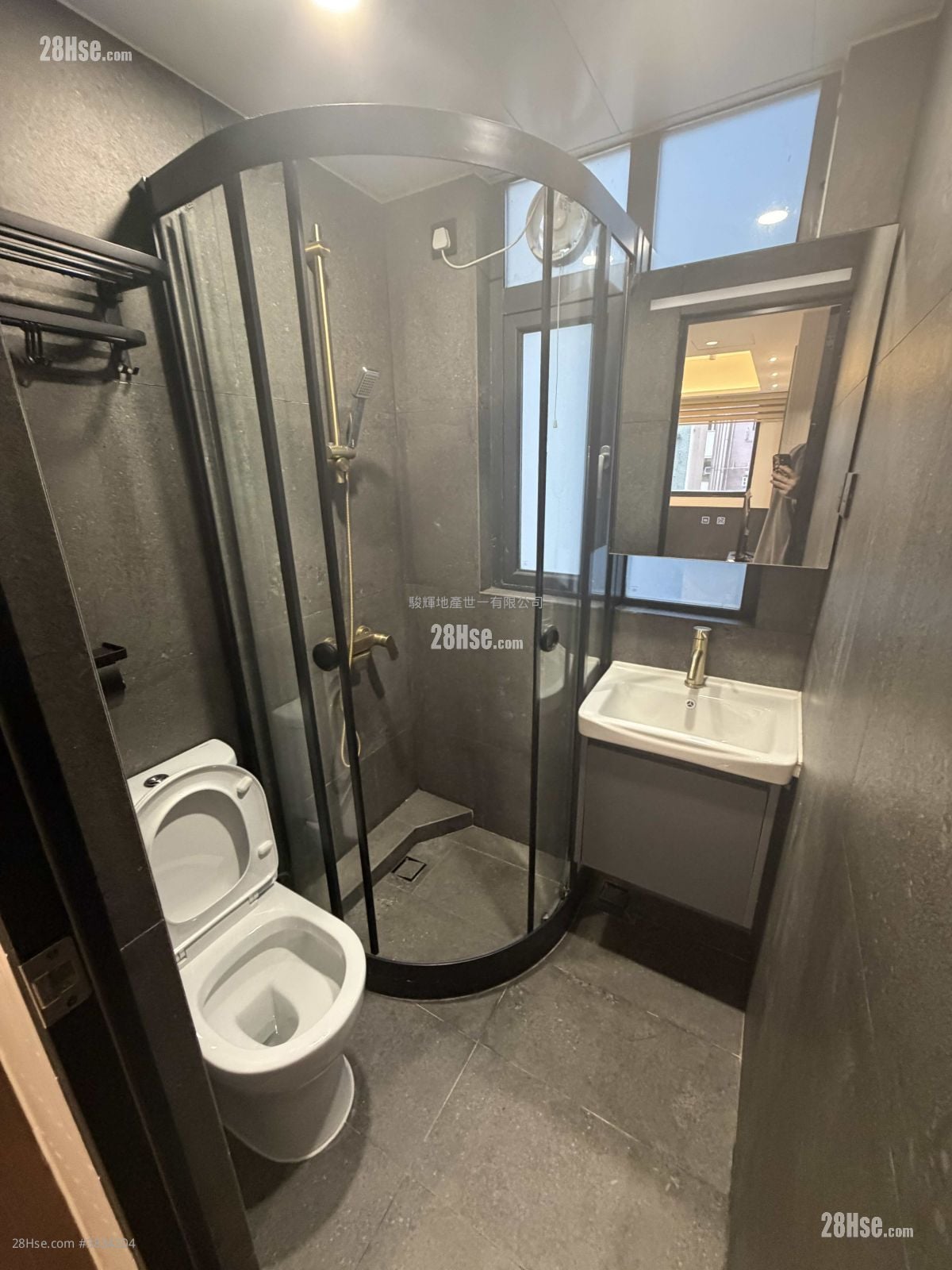 bathroom: 9-11 Staunton Street Rental 2 Bedrooms , 1 Bathroom 350 ft²