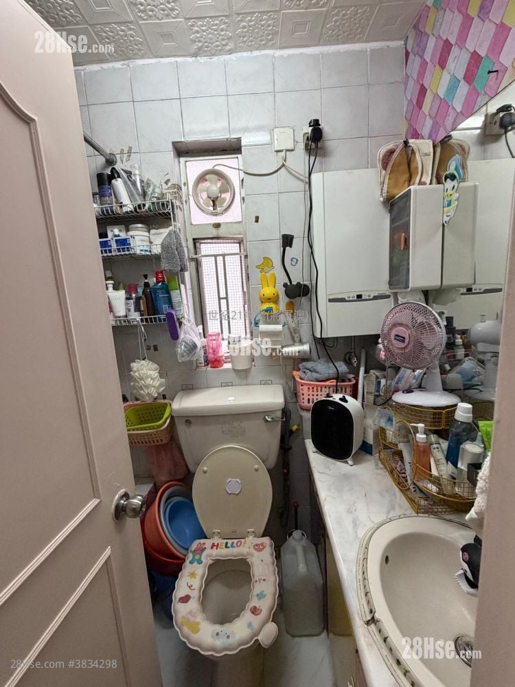 Kwong Ming Court Sell 594 ft²