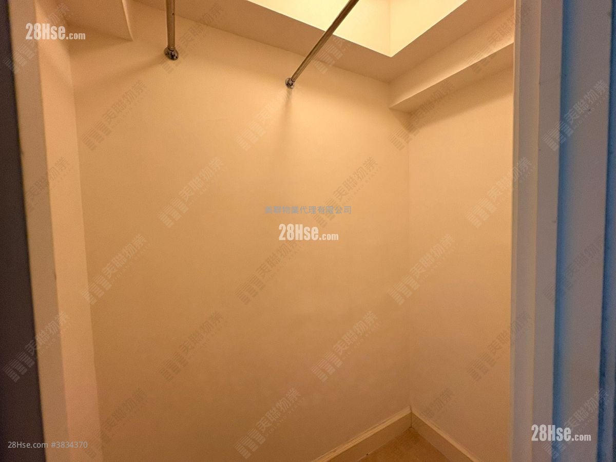 The Capitol Rental 4 Bedrooms , 2 Bathrooms 840 ft²