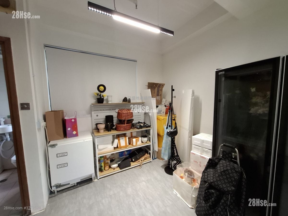 Commercial Building  Rental 1 Toilet