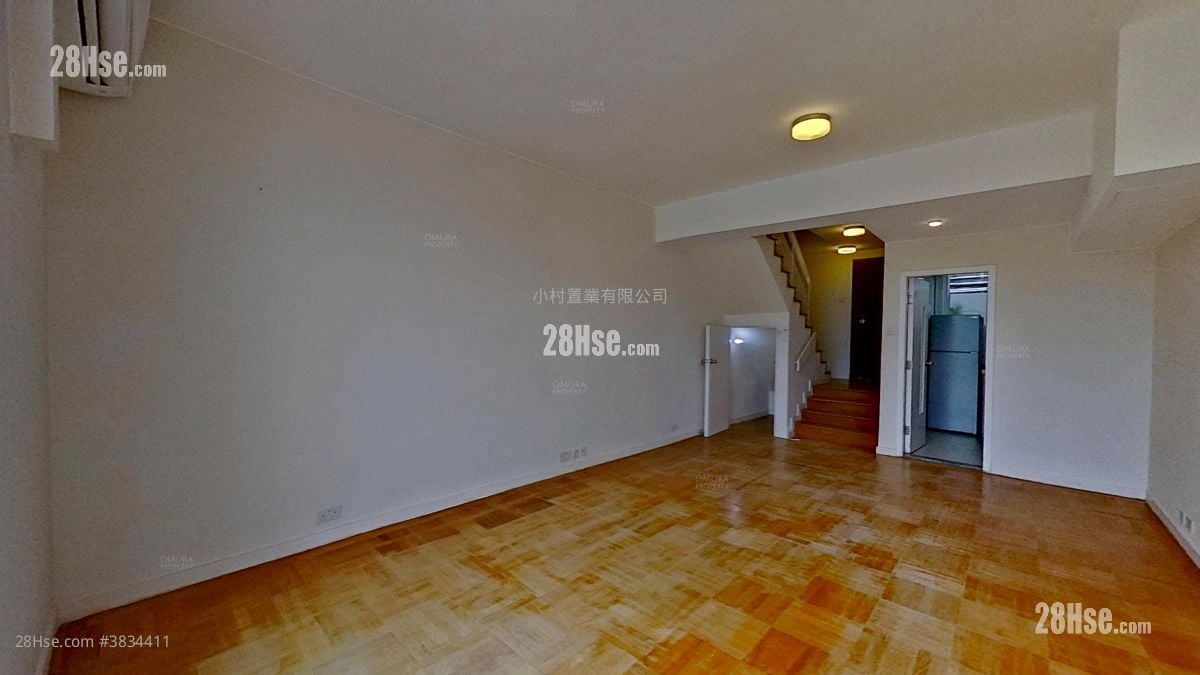 living room: Cape Road 30 Rental 2 Bedrooms , 1 Bathroom 775 ft²