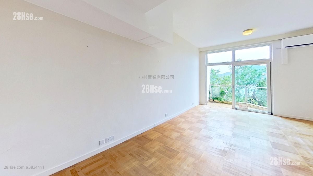 living room: Cape Road 30 Rental 2 Bedrooms , 1 Bathroom 775 ft²