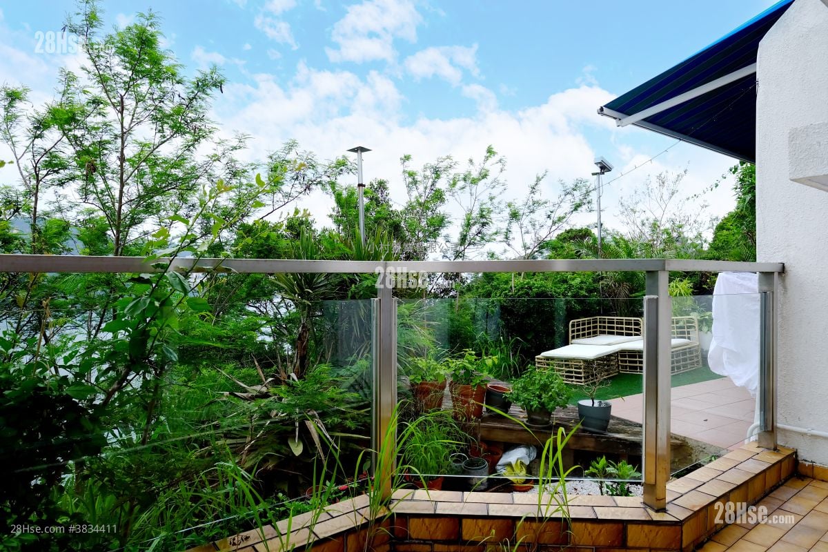 balcony: Cape Road 30 Rental 2 Bedrooms , 1 Bathroom 775 ft²