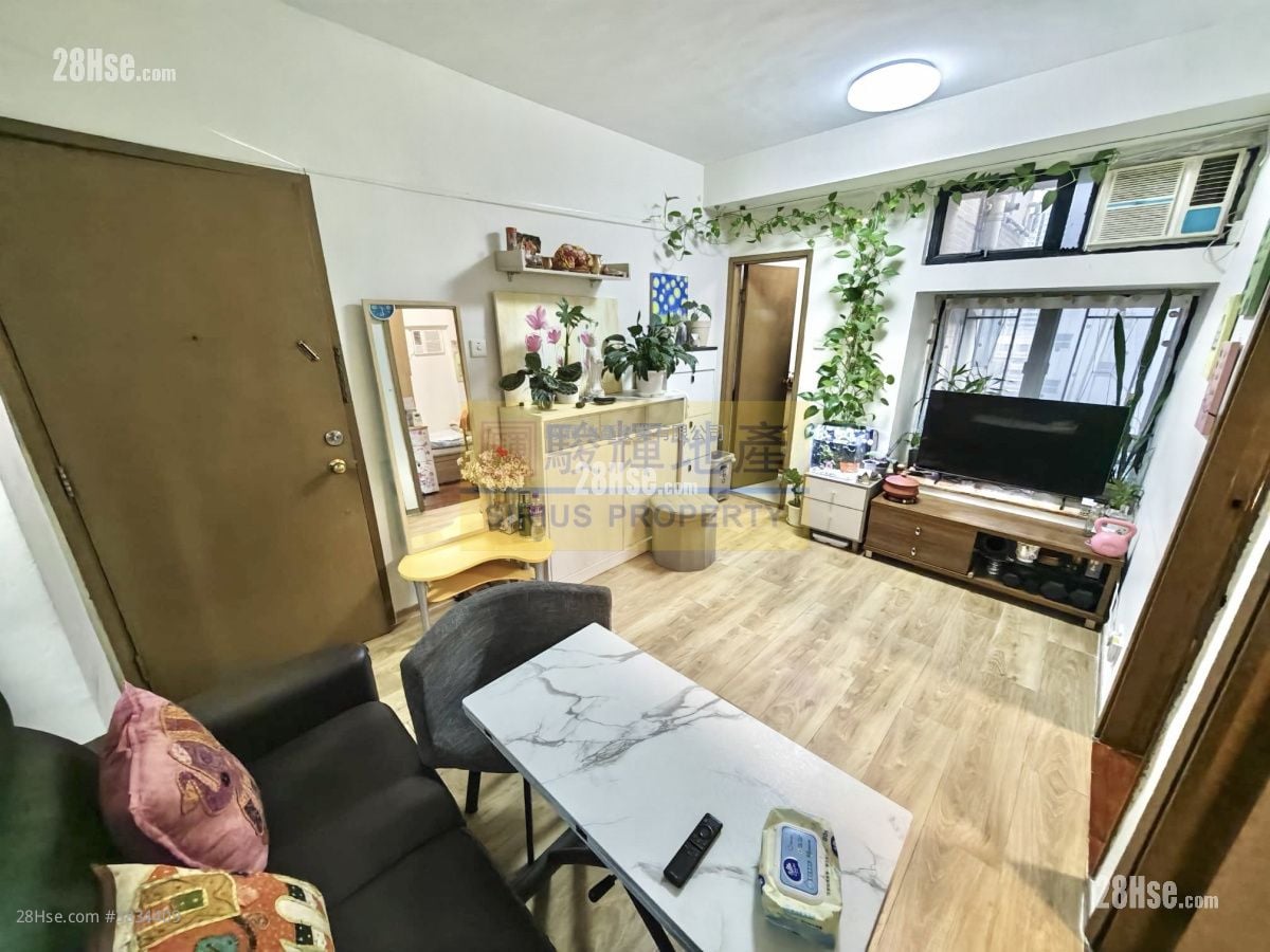Tak Cheong Court Sell 2 Bedrooms , 1 Bathroom 354 ft²