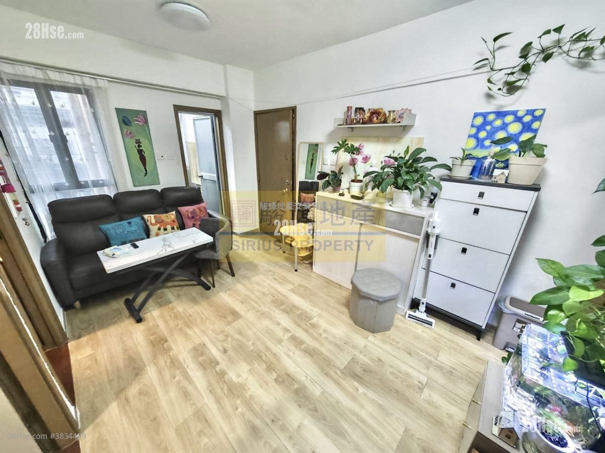 Tak Cheong Court Sell 2 Bedrooms , 1 Bathroom 354 ft²