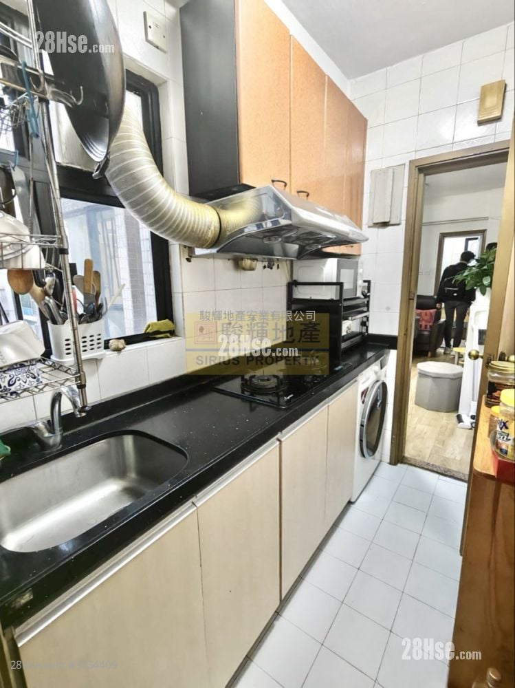 Tak Cheong Court Sell 2 Bedrooms , 1 Bathroom 354 ft²
