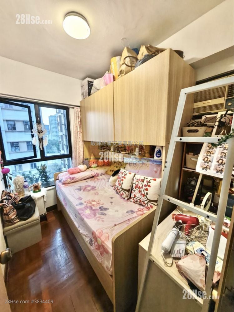 Tak Cheong Court Sell 2 Bedrooms , 1 Bathroom 354 ft²