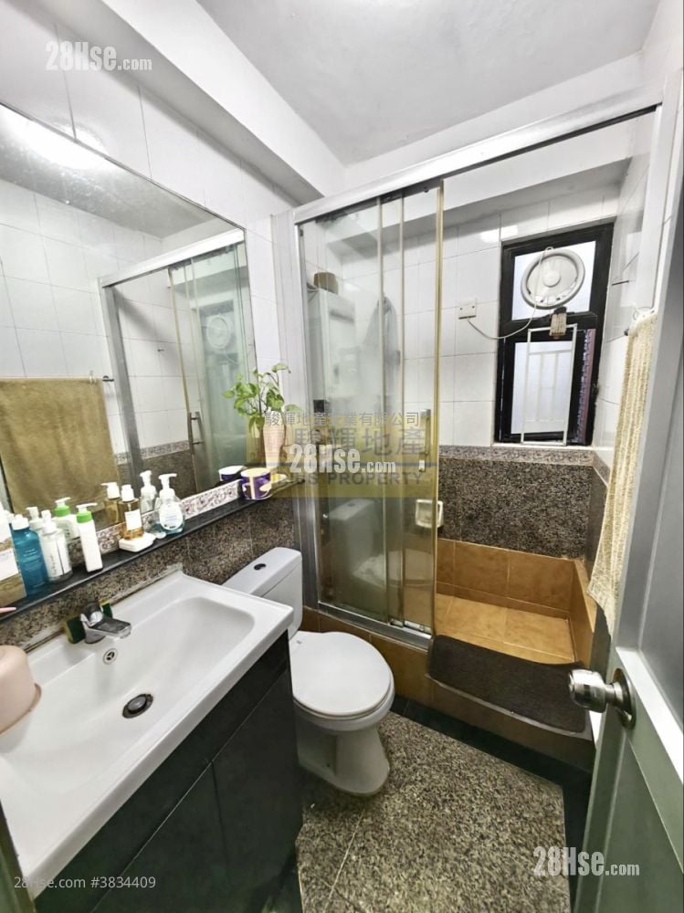 Tak Cheong Court Sell 2 Bedrooms , 1 Bathroom 354 ft²