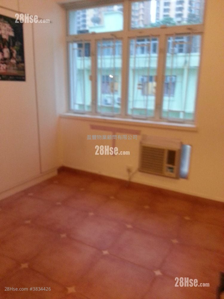 Empire Court Sell 4 Bedrooms , 2 Bathrooms 763 ft²