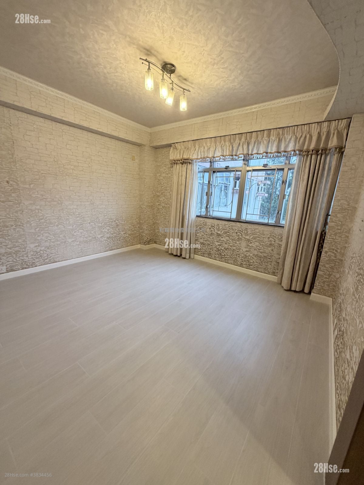 Swallow Garden Sell 3 Bedrooms 750 ft²