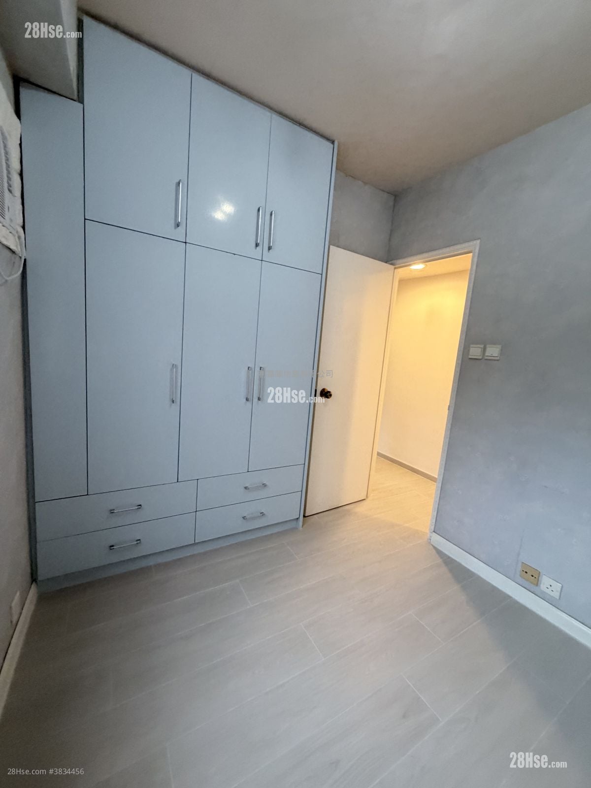 Swallow Garden Sell 3 Bedrooms 750 ft²
