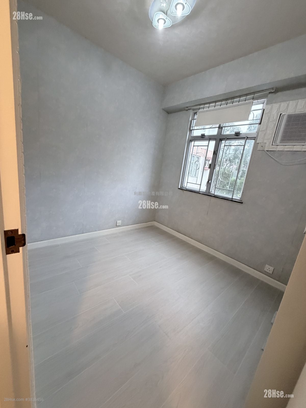 Swallow Garden Sell 3 Bedrooms 750 ft²