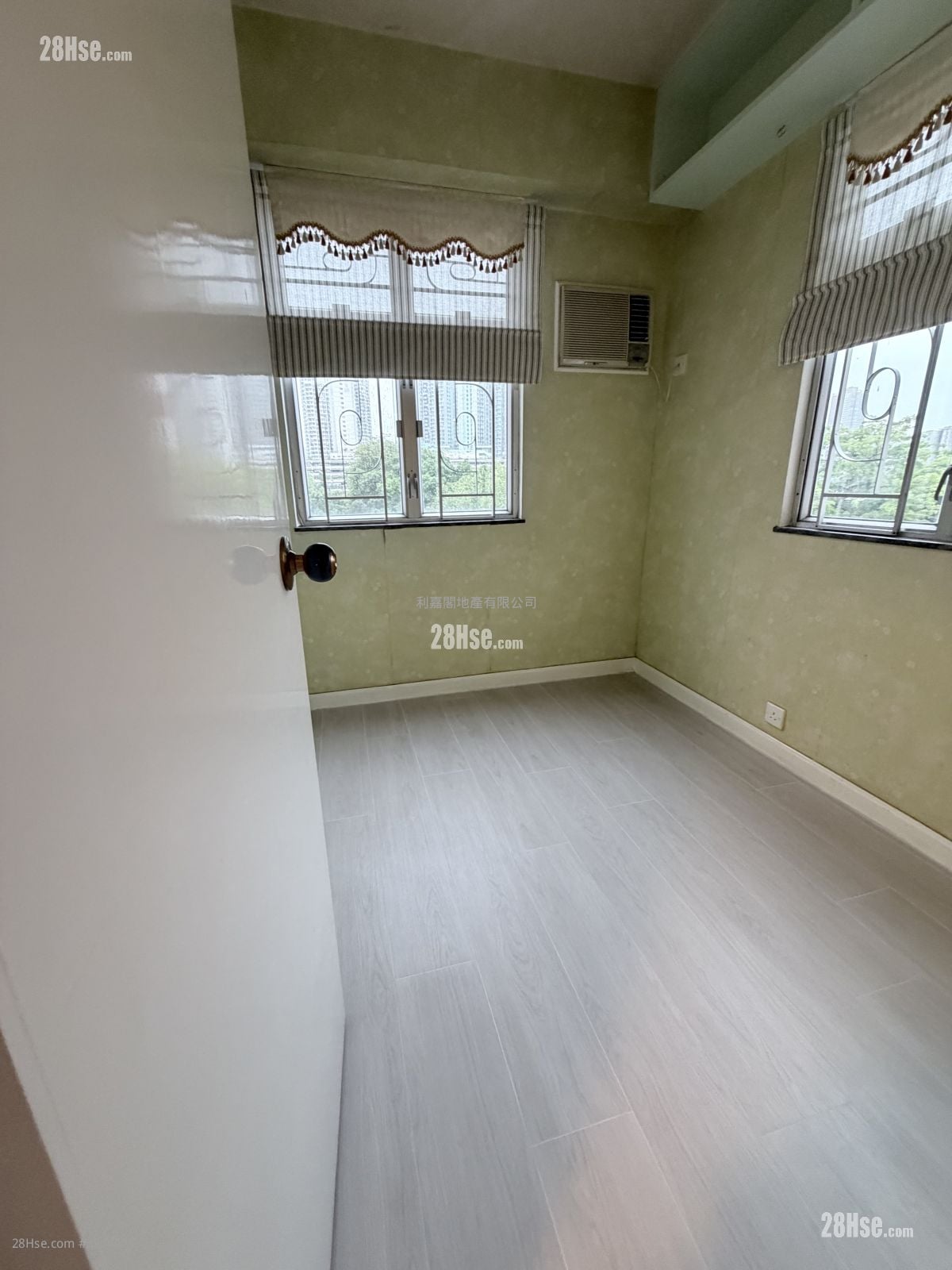 Swallow Garden Sell 3 Bedrooms 750 ft²