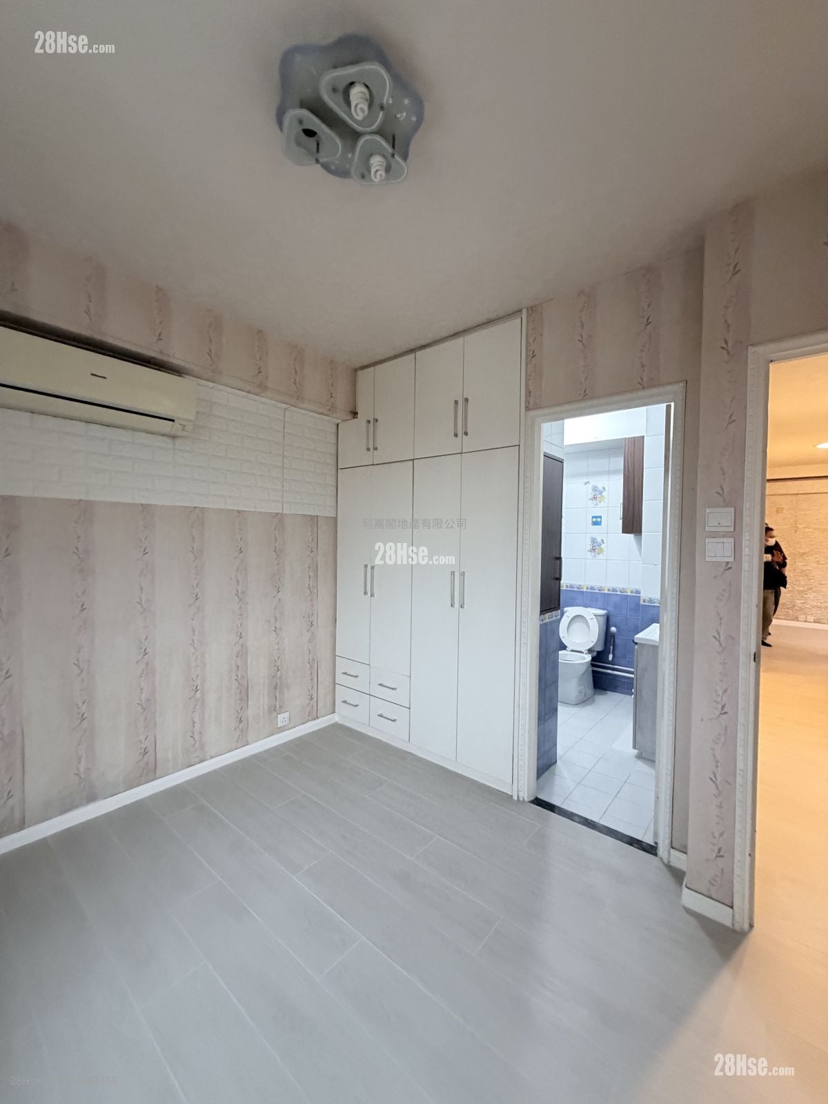 Swallow Garden Sell 3 Bedrooms 750 ft²
