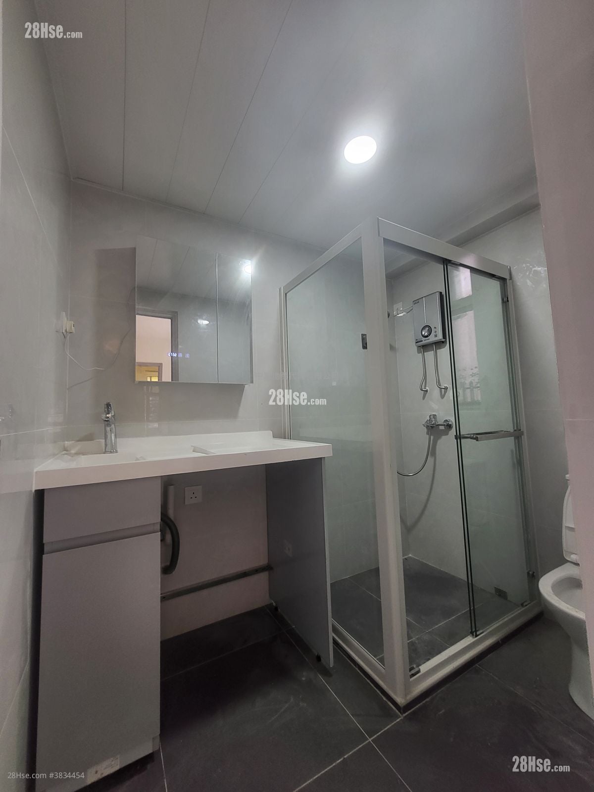 Hoi Shing Building Sell 2 Bedrooms , 1 Bathroom 360 ft²