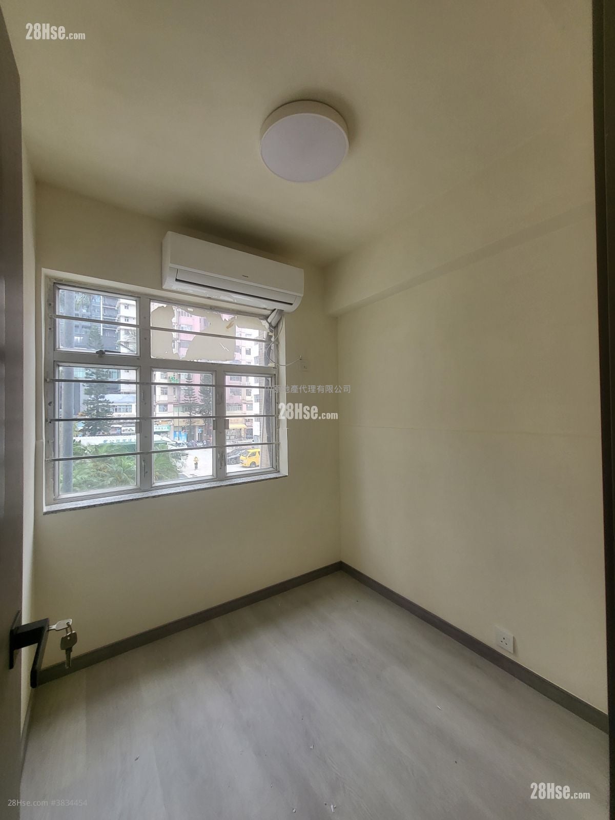 Hoi Shing Building Sell 2 Bedrooms , 1 Bathroom 360 ft²