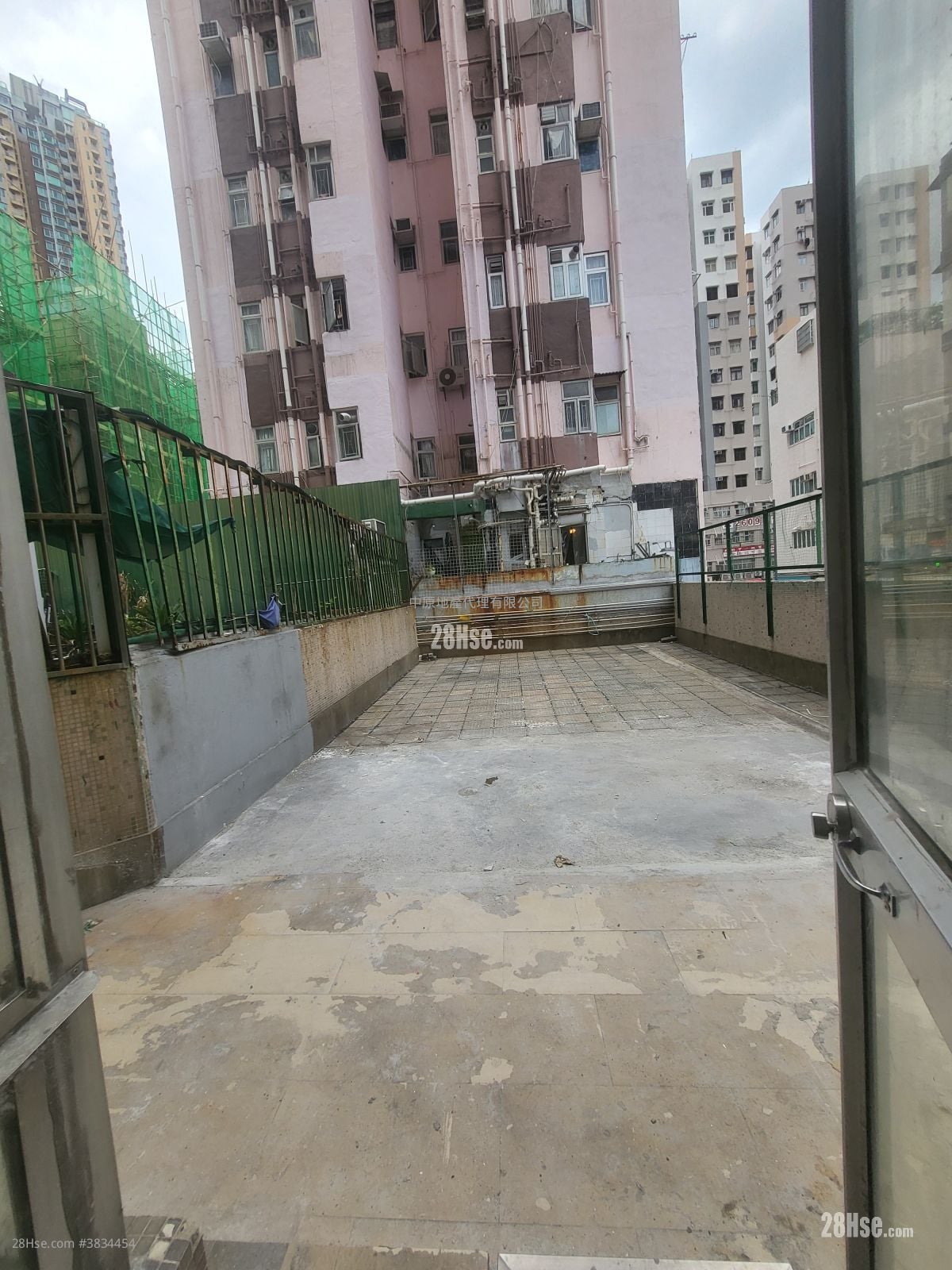 Hoi Shing Building Sell 2 Bedrooms , 1 Bathroom 360 ft²