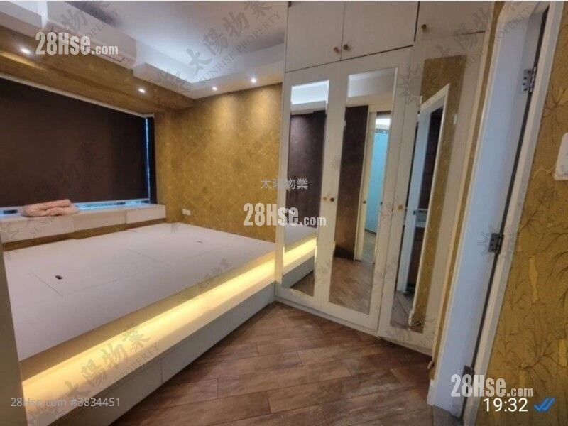 Royal Peninsula Sell 4 Bedrooms 968 ft²