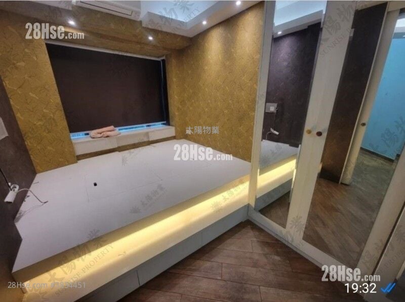 Royal Peninsula Sell 4 Bedrooms 968 ft²