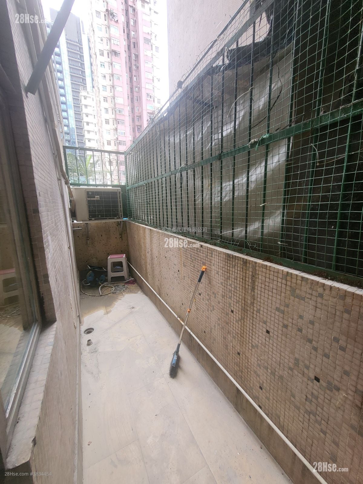 Hoi Shing Building Sell 2 Bedrooms , 1 Bathroom 360 ft²