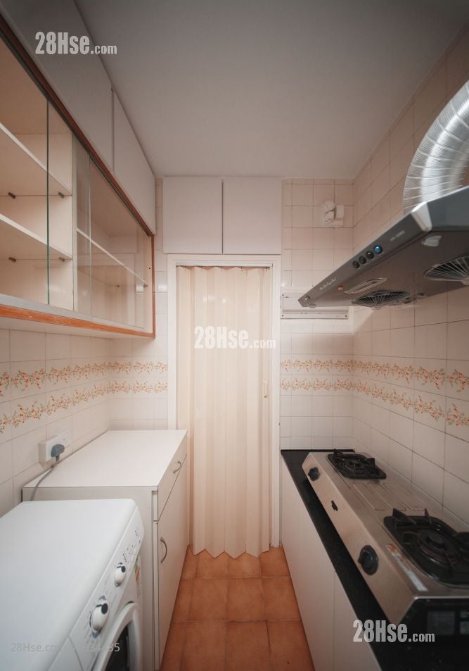 Scenery Garden Rental 3 Bedrooms , 1 Bathroom 537 ft²